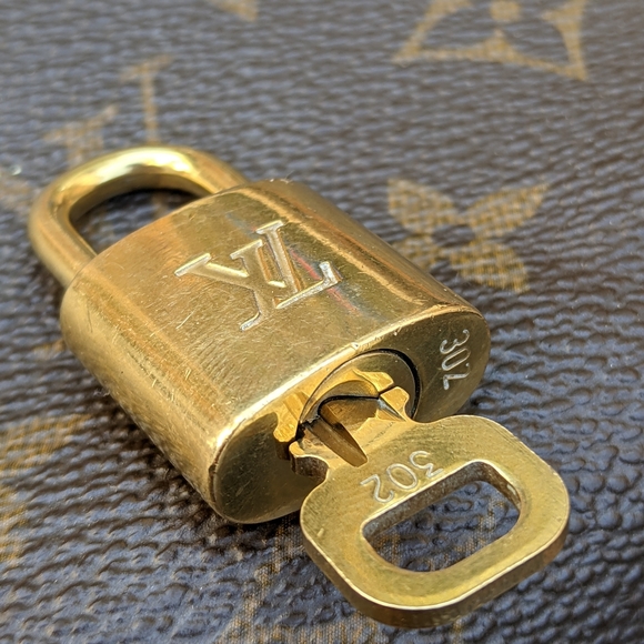 ⭐ #302 vintage Louis Vuitton padlock and ke - Picture 5 of 6